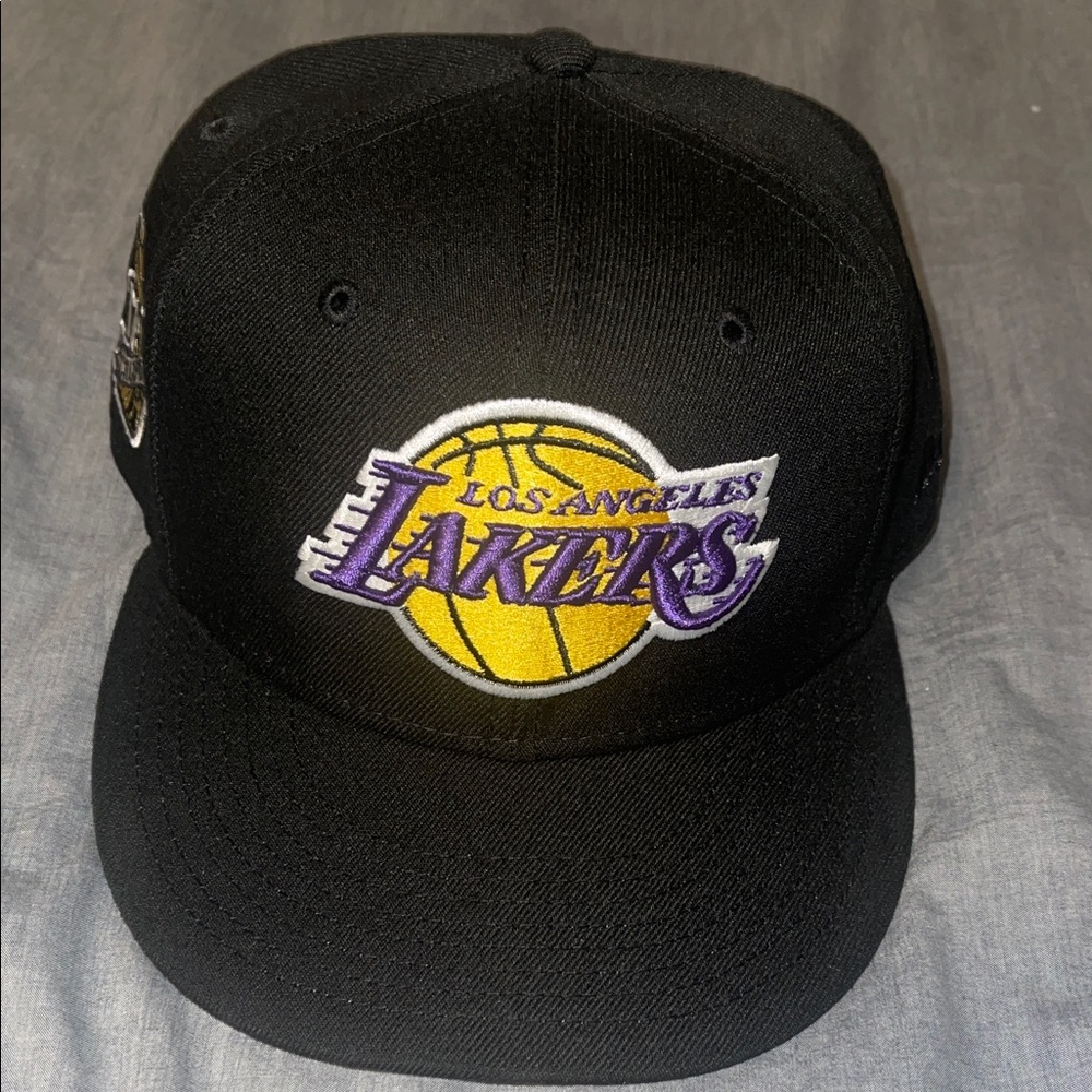 Los Angeles Lakers Black Fitted Hat with Embroidered Logo. Size 7 5/8